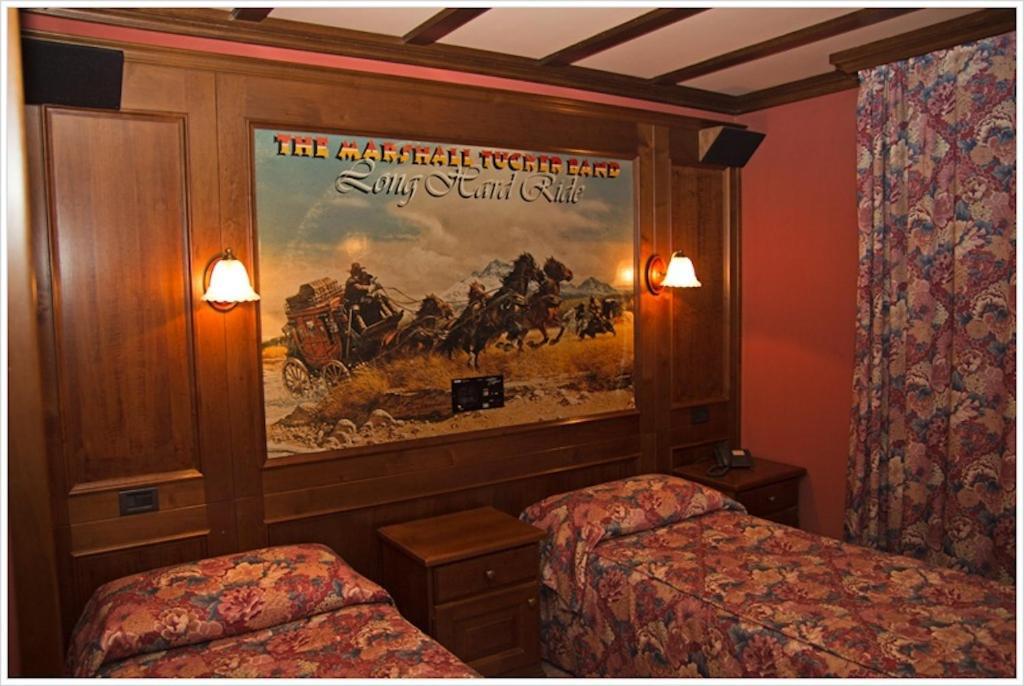 Hotel California Champoluc Room photo