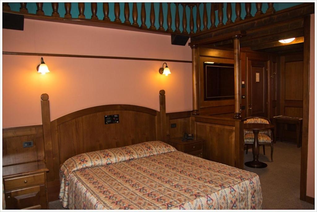 Hotel California Champoluc Exterior photo