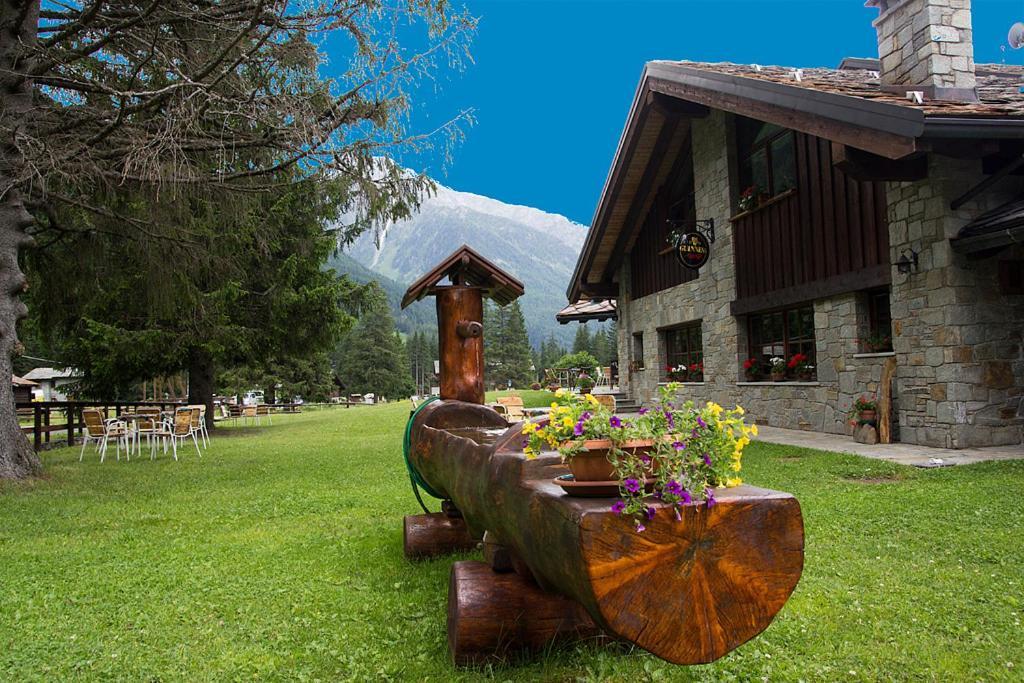 Hotel California Champoluc Exterior photo